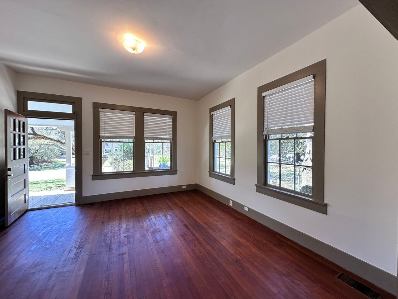 702 Fort Dale Rd - Photo 5 of 28