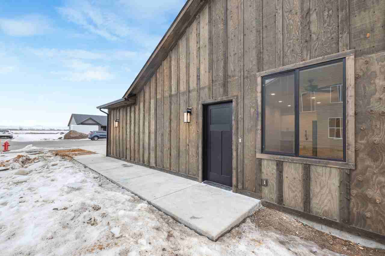 229 Camas St - Photo 3 of 14