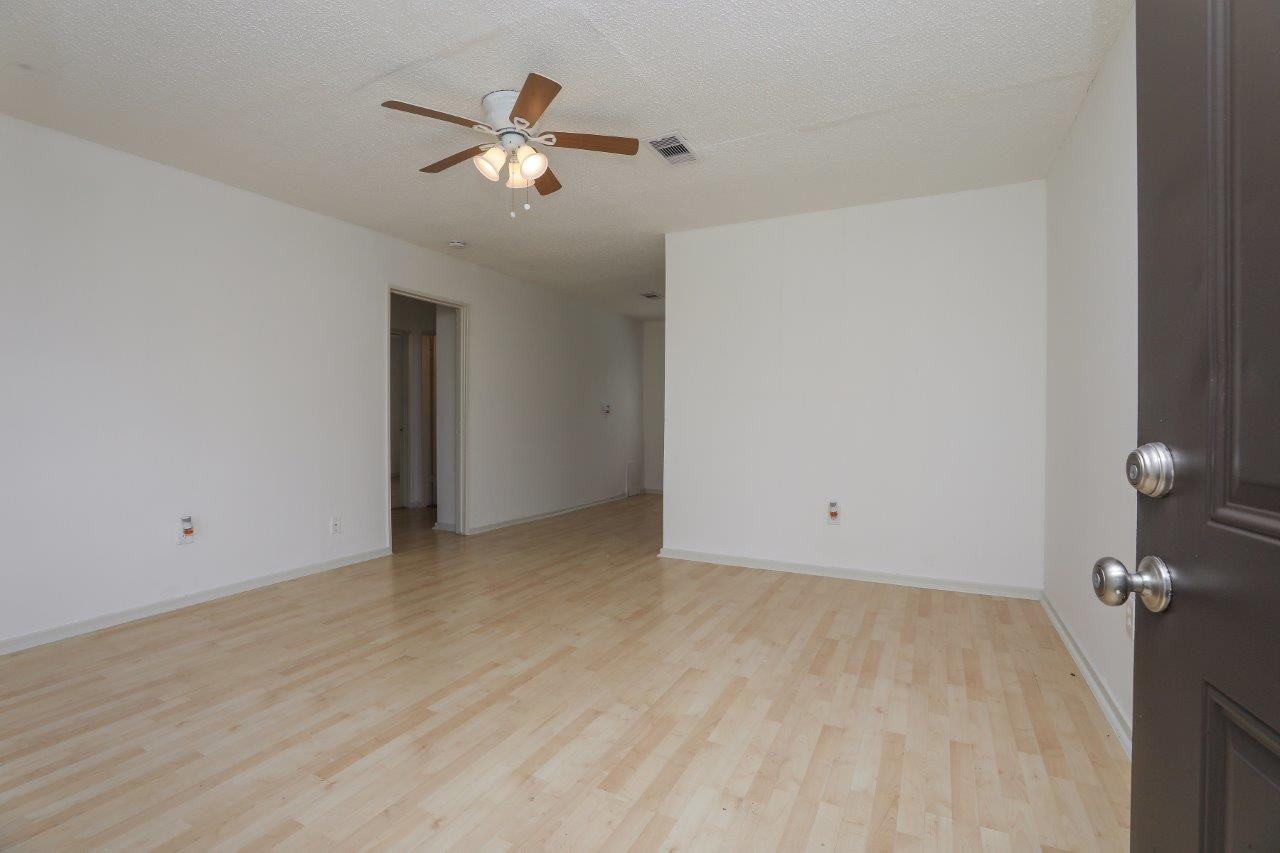 5418 Myrtlewood St - Photo 3 of 19