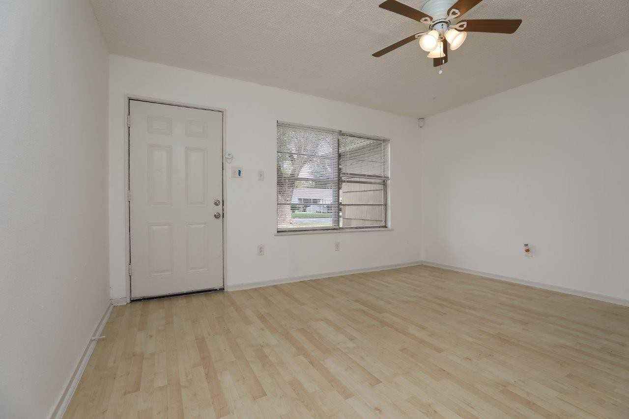 5418 Myrtlewood St - Photo 4 of 19