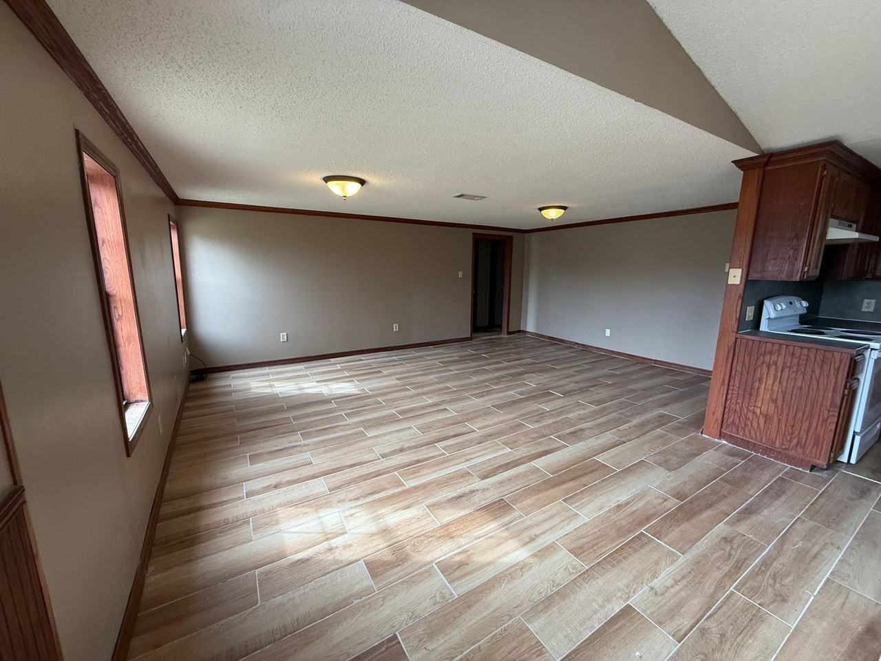 5737 Bowlin Acres - Photo 2 of 9