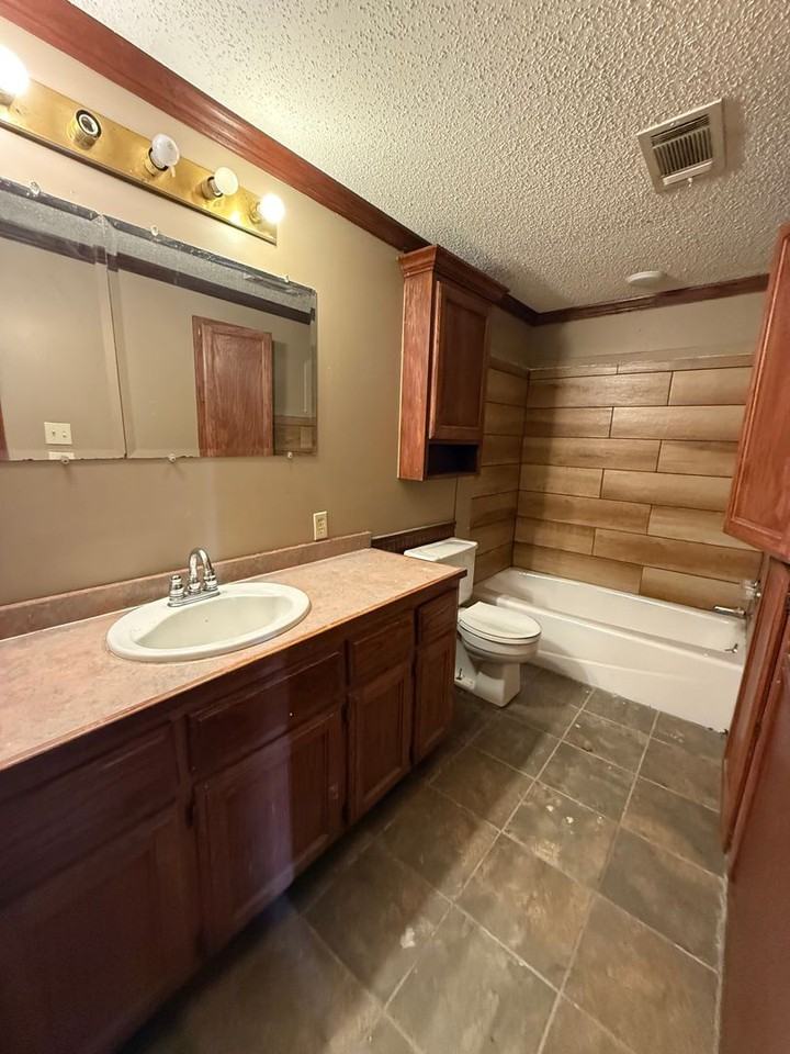 5737 Bowlin Acres - Photo 3 of 9