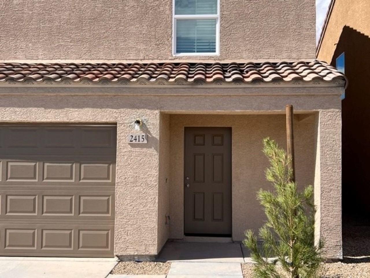 2415 Village Dr - Photo 6 of 49