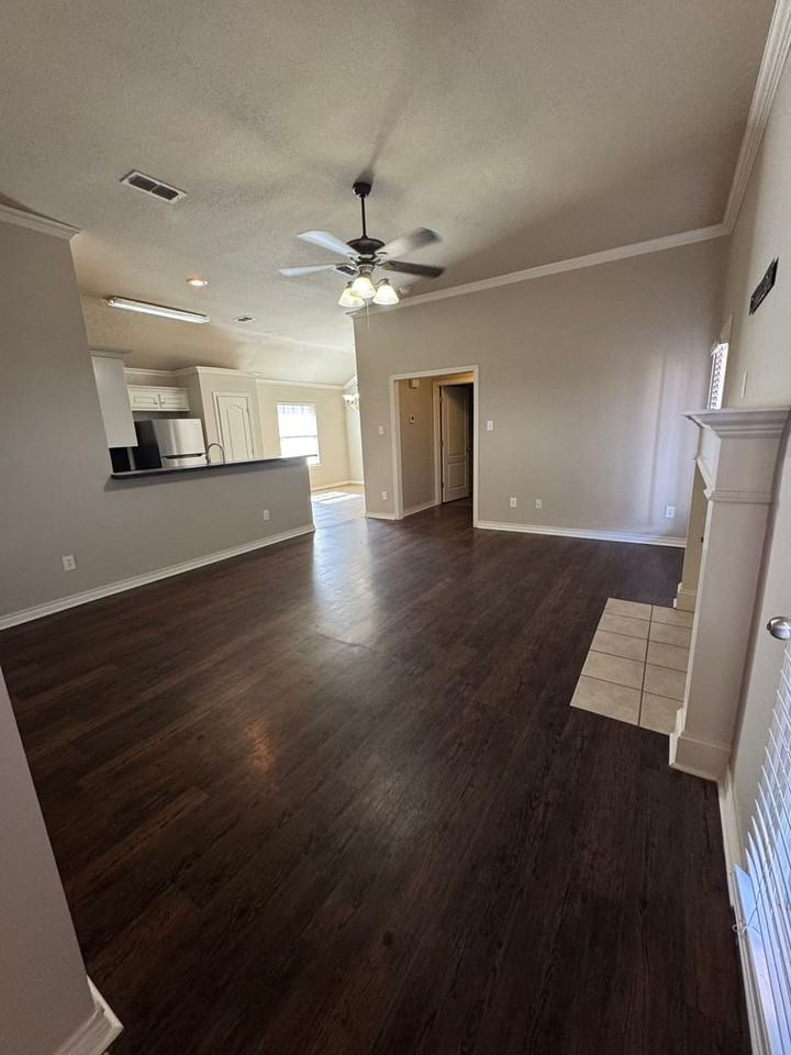 10202 Hope Ave - Photo 2 of 12