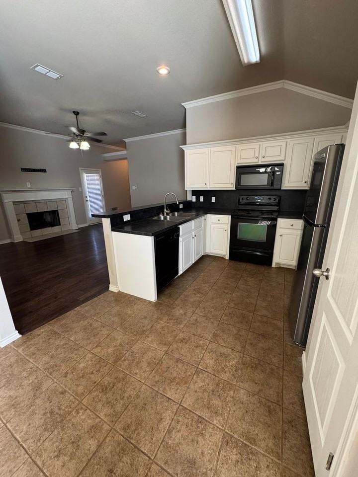 10202 Hope Ave - Photo 4 of 12