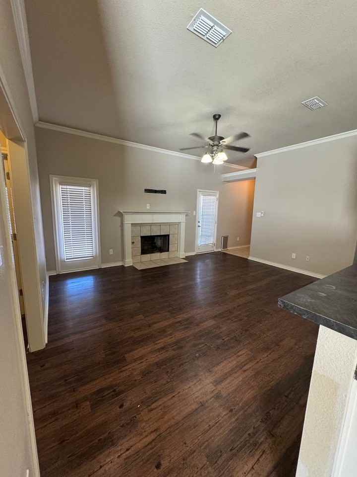 10202 Hope Ave - Photo 5 of 12