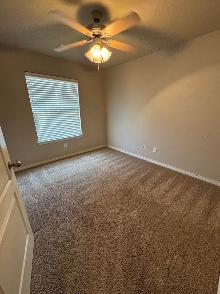 10202 Hope Ave - Photo 7 of 12