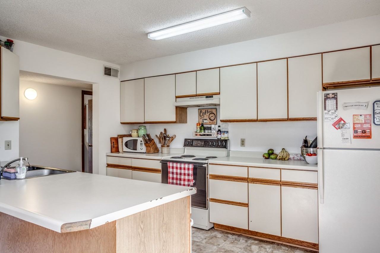 646-650 Ontario Street SE - Photo 5 of 14
