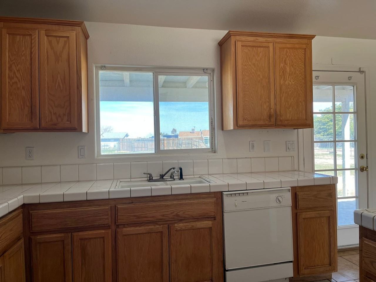 21230 Valencia St - Photo 6 of 24