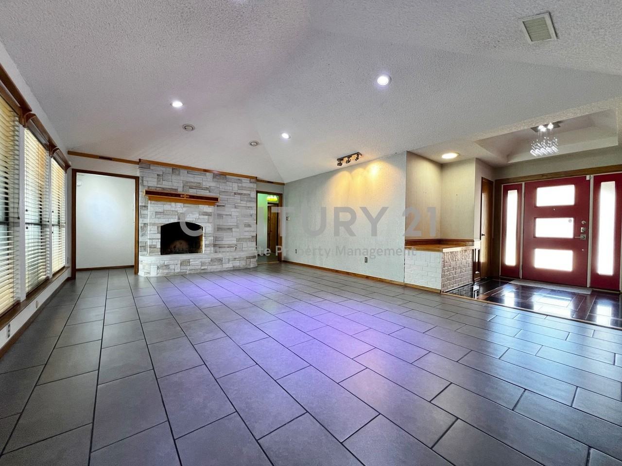 812 Newport Rd - Photo 2 of 14