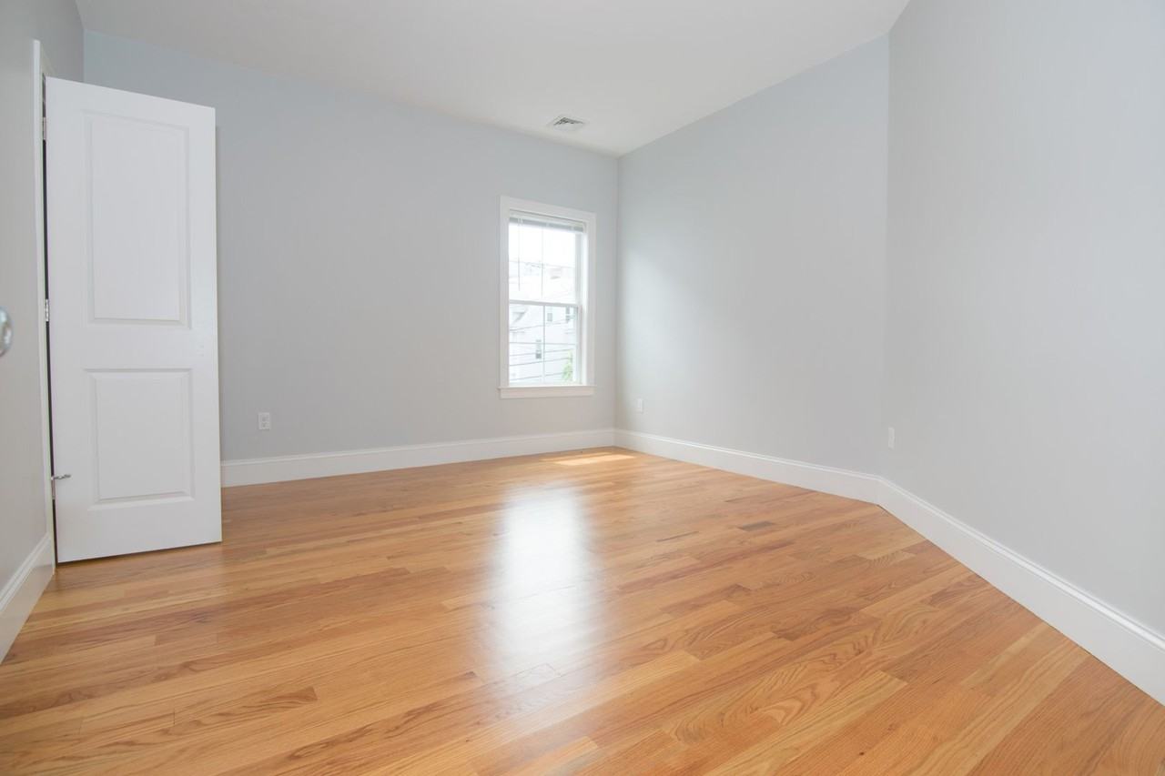 10 Islington St - Photo 7 of 13