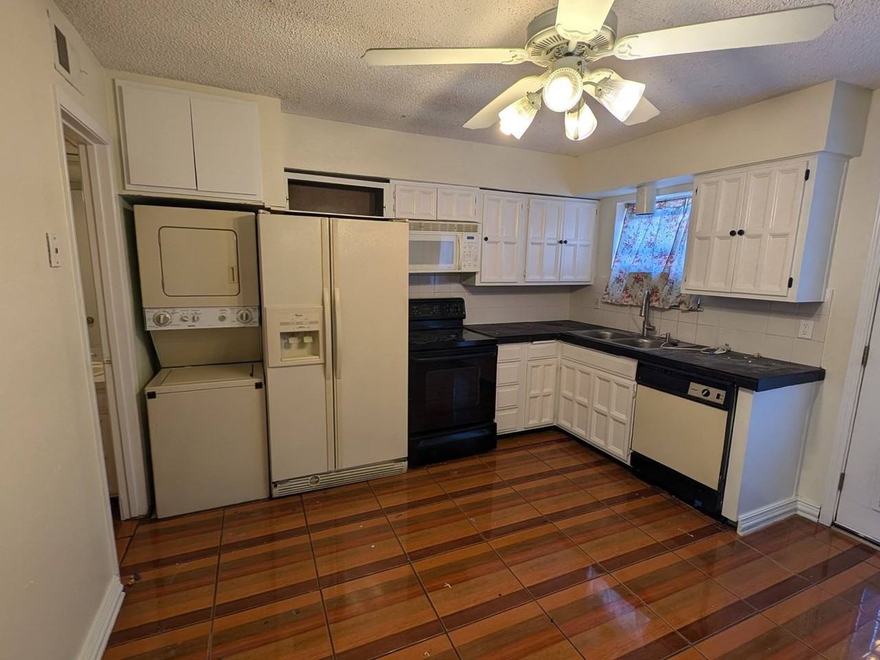 3420 Hidalgo Dr - Photo 2 of 12