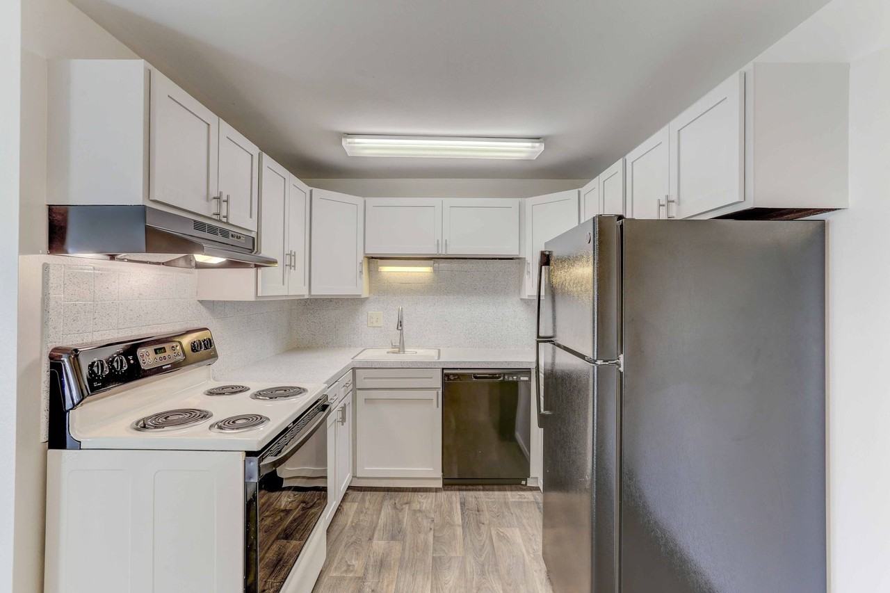 Paramount Gardens Apartments - Photo 2 of 48