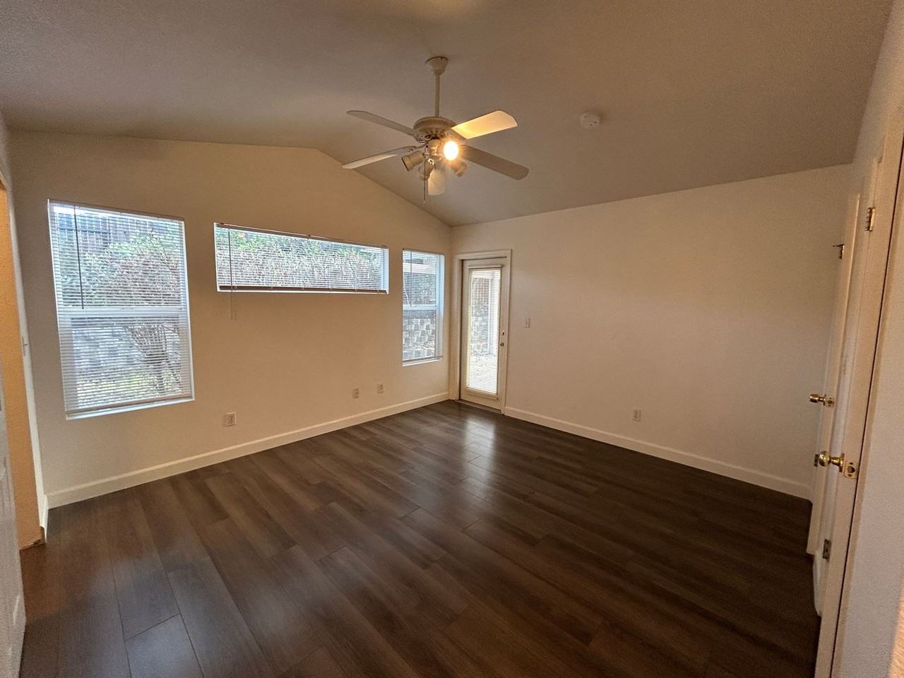 8467 Heritage Hill Dr - Photo 5 of 13