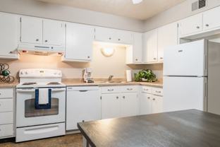 The Colonial Apartments - Photo 1 of 1