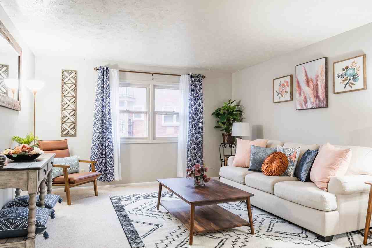 The Colonial Apartments - Photo 3 of 20