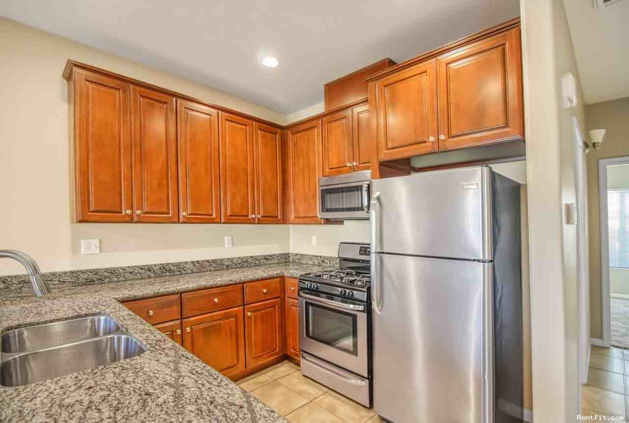 160 - SABLEWOOD DUPLEXES - Photo 3 of 7