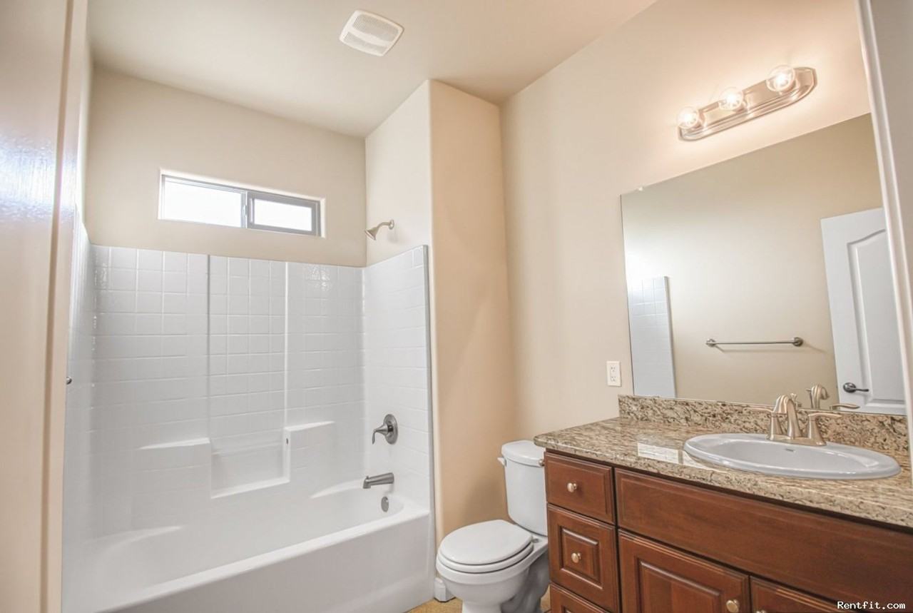 160.200 - SABLEWOOD DUPLEXES - Photo 4 of 7