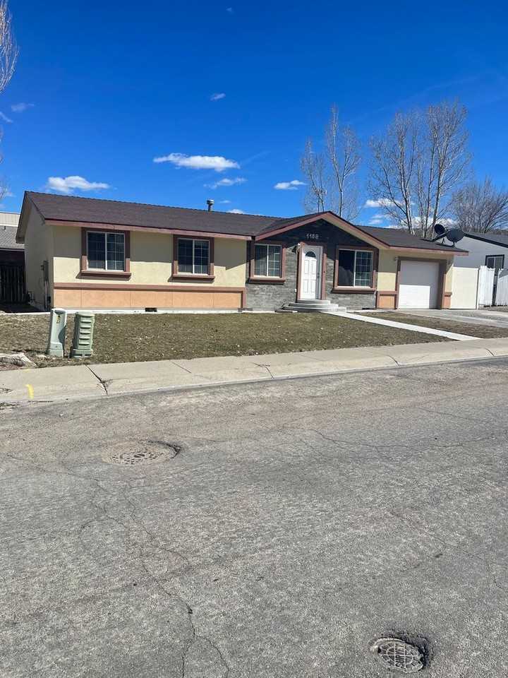 1189 Colt Dr - Photo 2 of 15