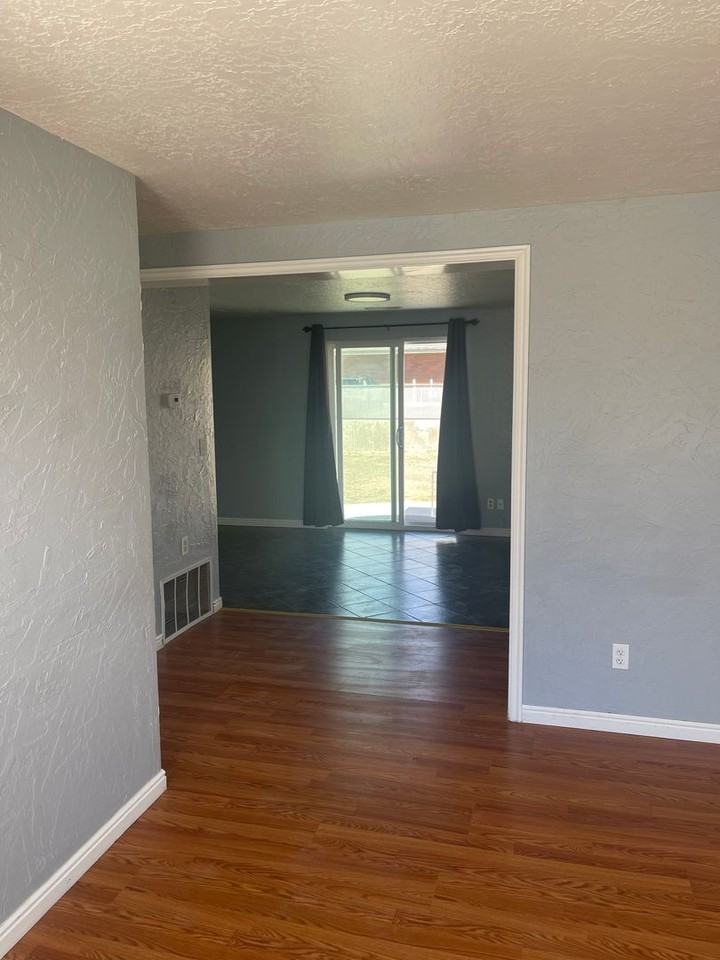 1189 Colt Dr - Photo 3 of 15