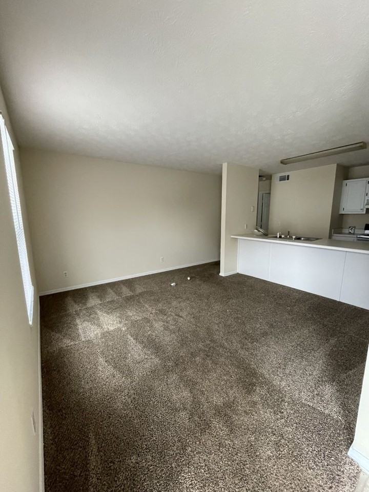 640 W Stevens St - Photo 2 of 10