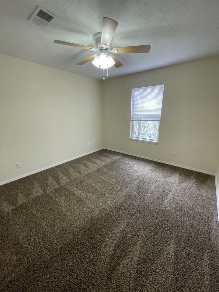 640 W Stevens St - Photo 7 of 10