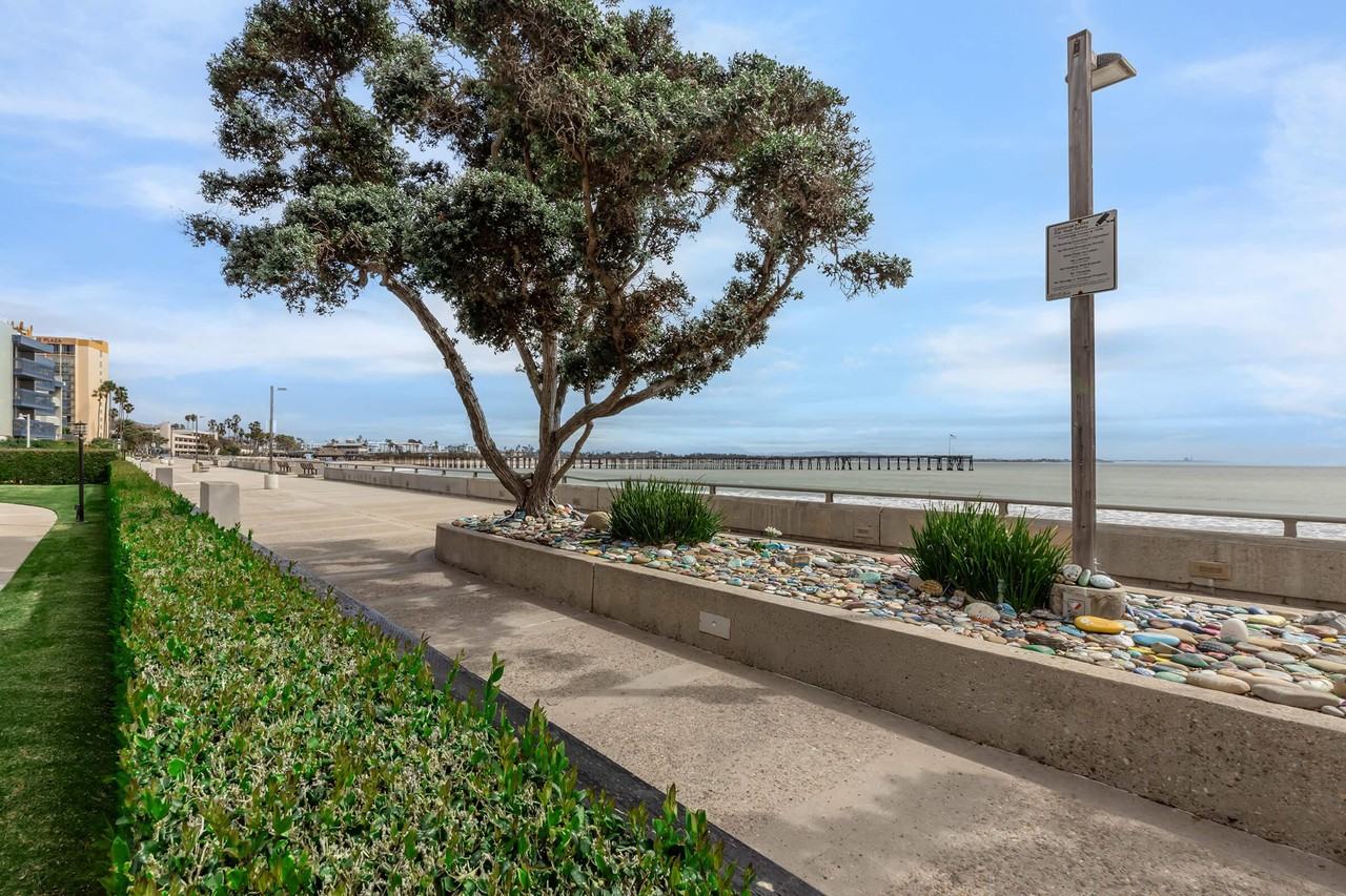 Beachfronter Townhome Apartments - Photo 5 of 50