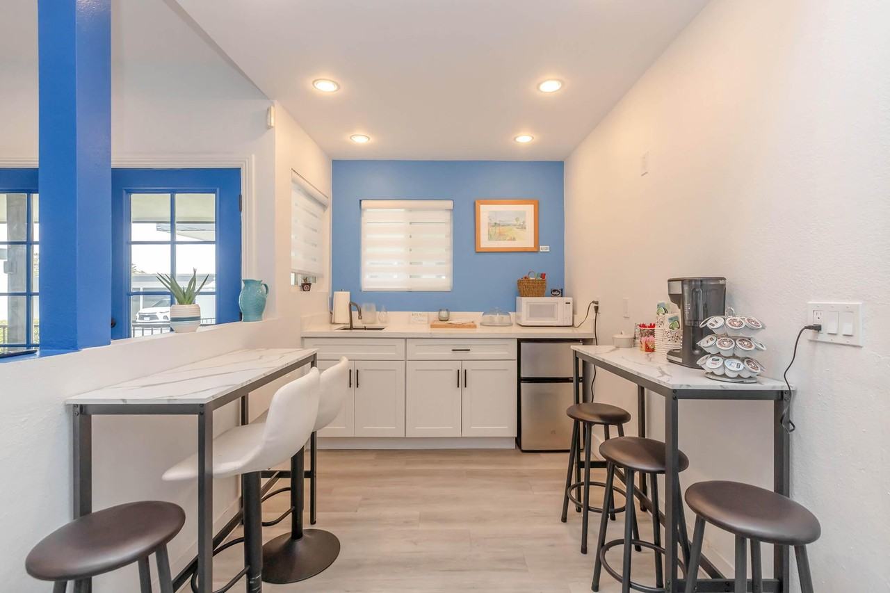 Beachfronter Townhome Apartments - Photo 7 of 50