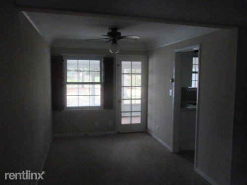 3851 Brewster St - Photo 3 of 10