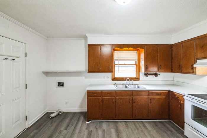 606 E Cardinal St - Photo 3 of 15