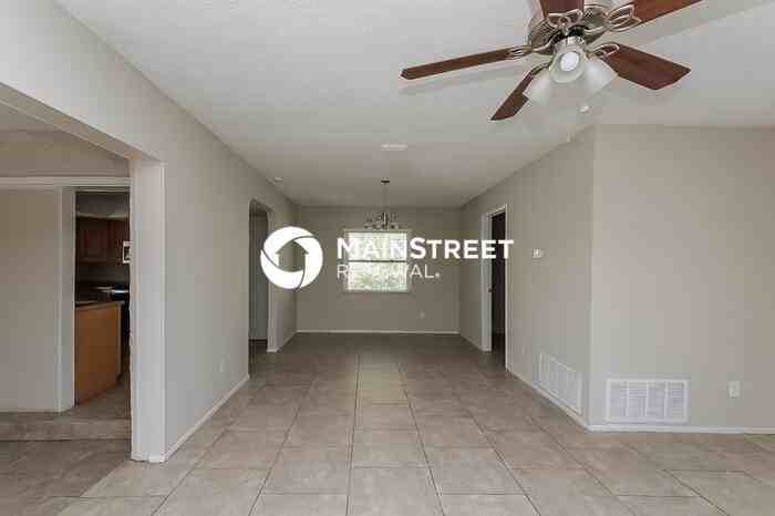 203 Valley Dr - Photo 3 of 16