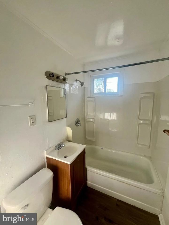 409 Trenton Ct #NA - Photo 3 of 7