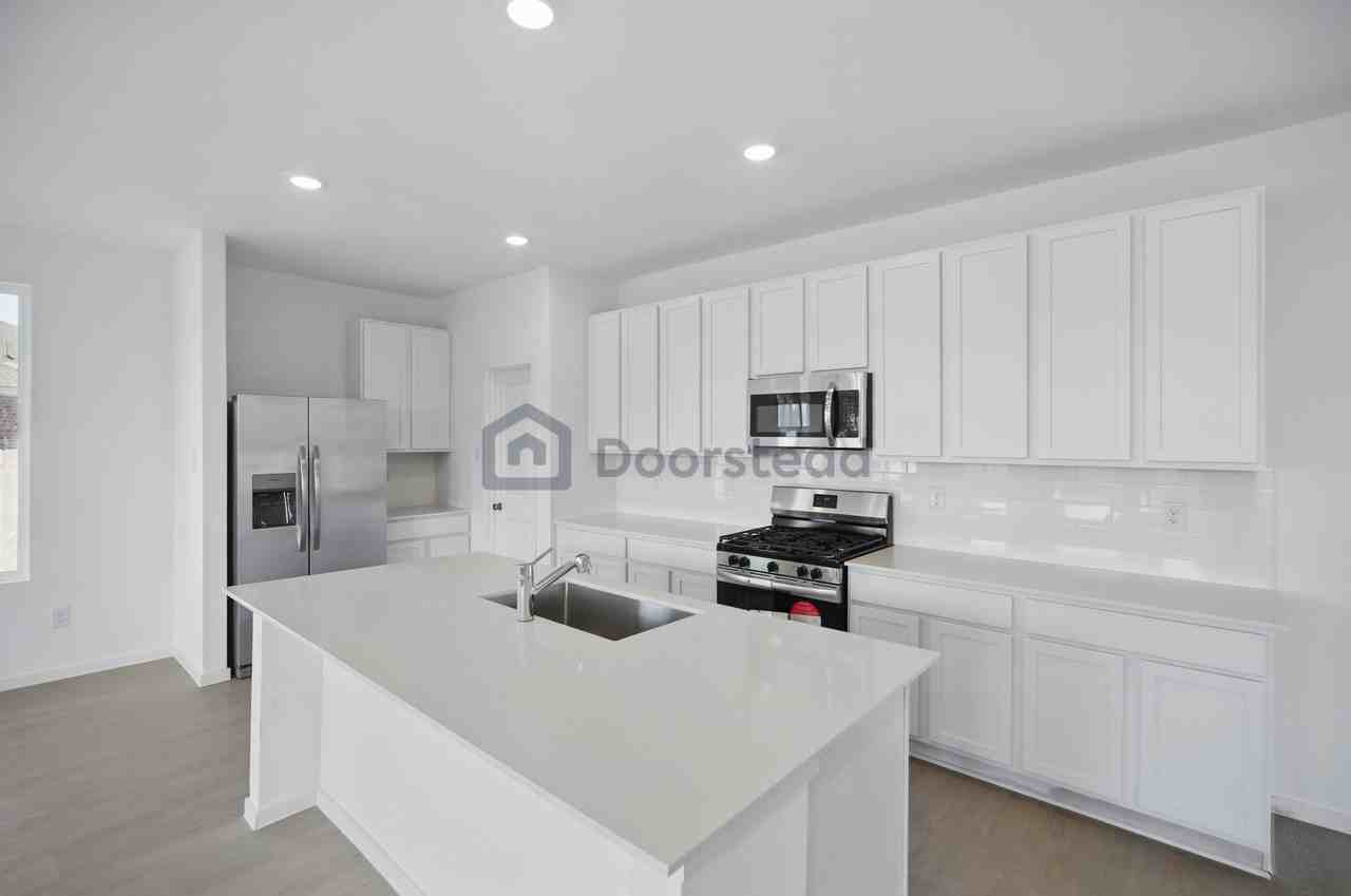 10619 Crimson Trce #NA - Photo 2 of 32