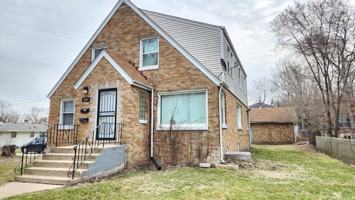 featured image of 4327 Monroe St