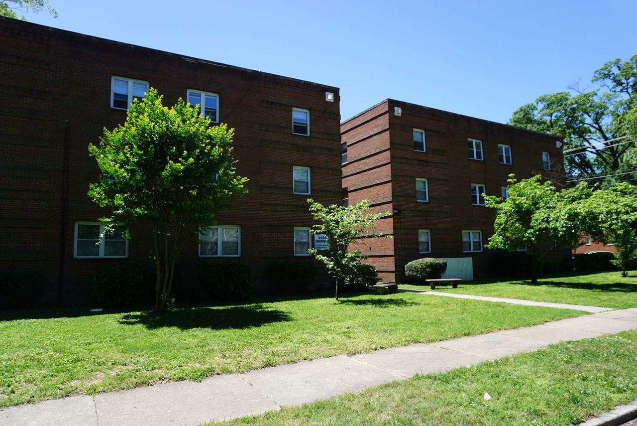 3425 Kensington Avenue - Photo 2 of 50