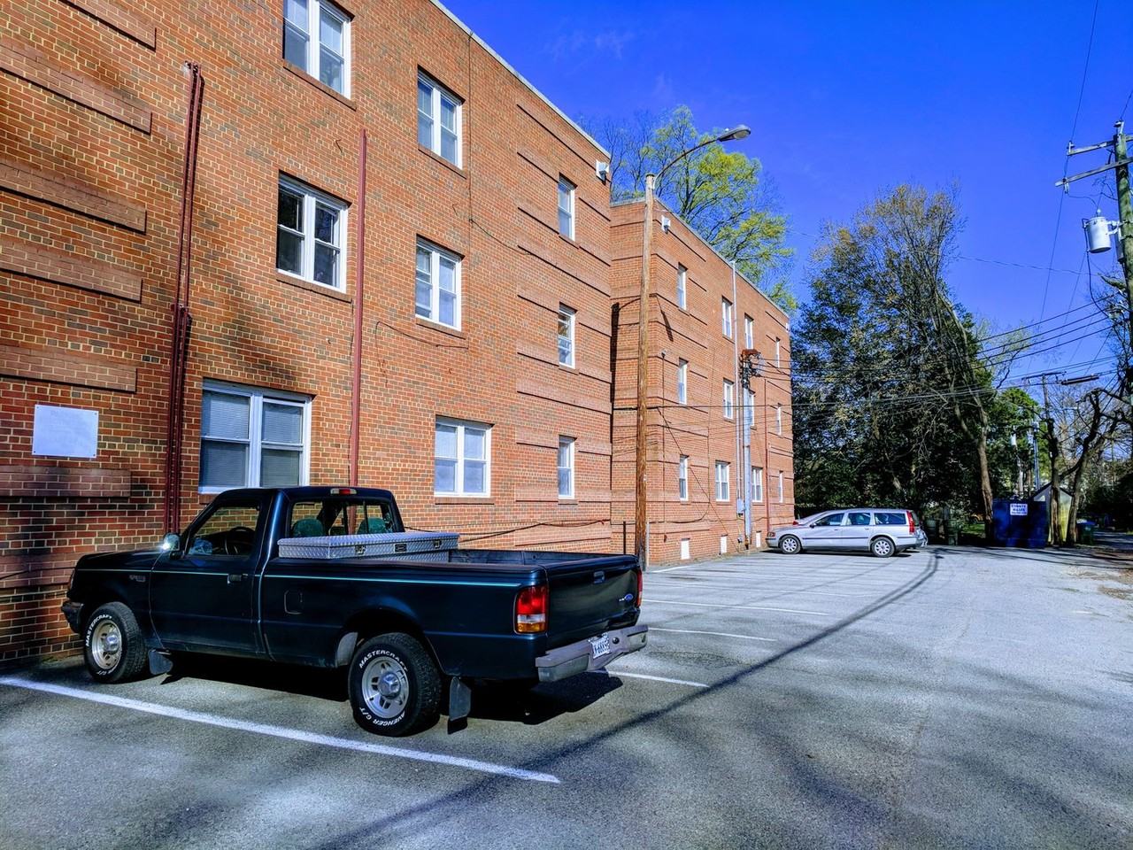 3425 Kensington Avenue - Photo 4 of 50