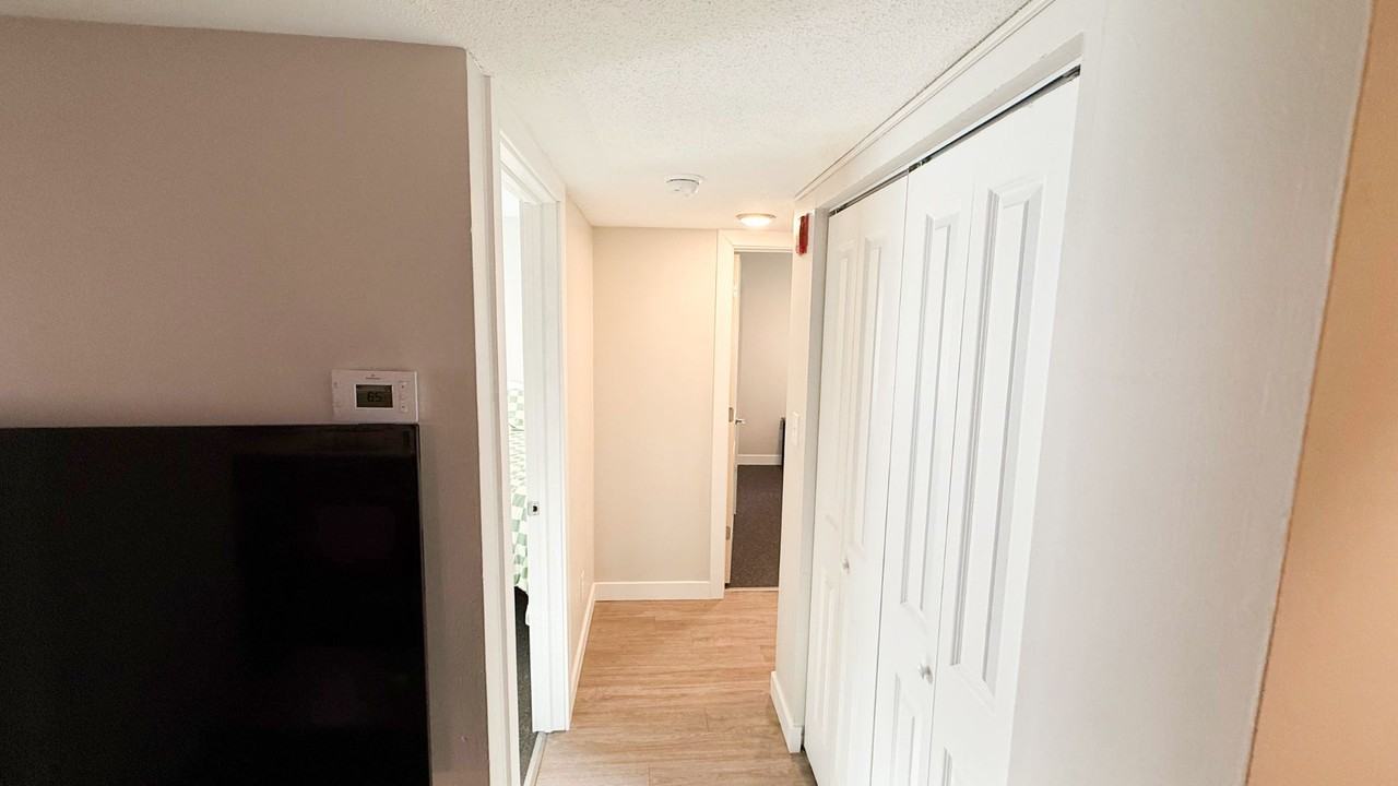 104 N Lincoln - Photo 4 of 28