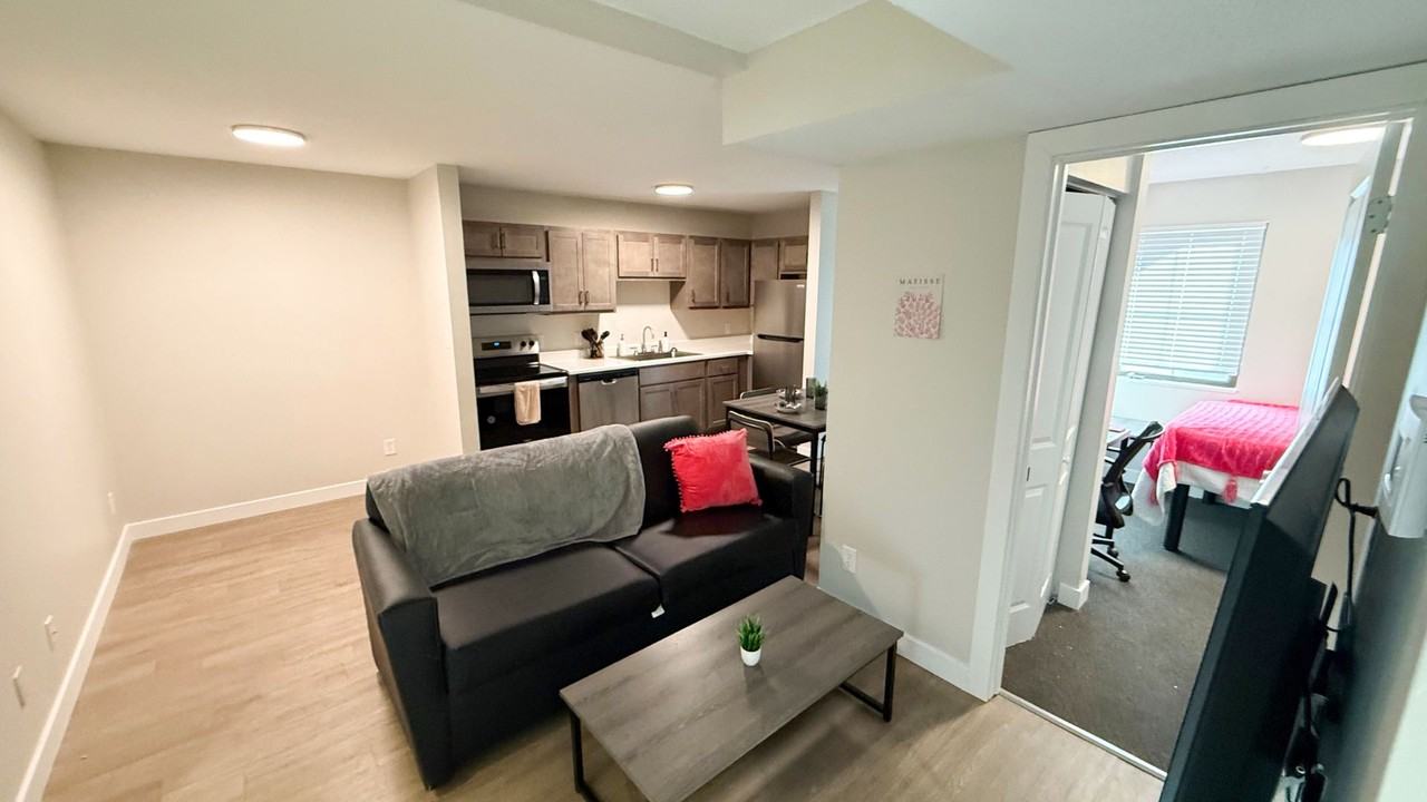 104 N Lincoln - Photo 6 of 28