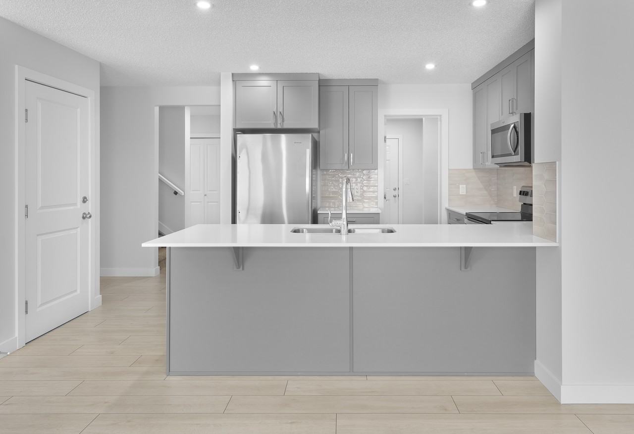 3016 169 St Sw #MAIN - Photo 2 of 29