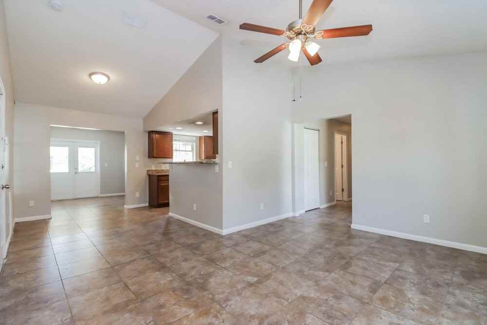 16136 Villa Dr - Photo 4 of 16