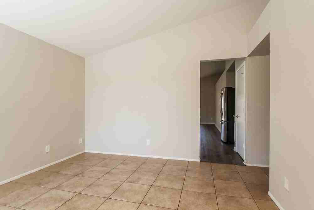 8614 W Mariposa Dr - Photo 3 of 16