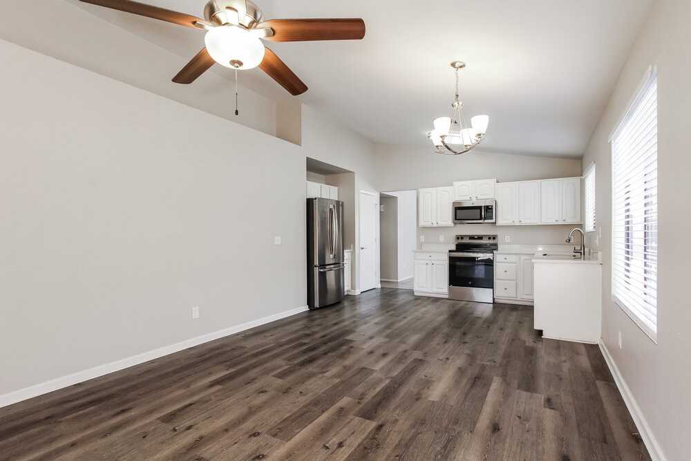 8614 W Mariposa Dr - Photo 6 of 16