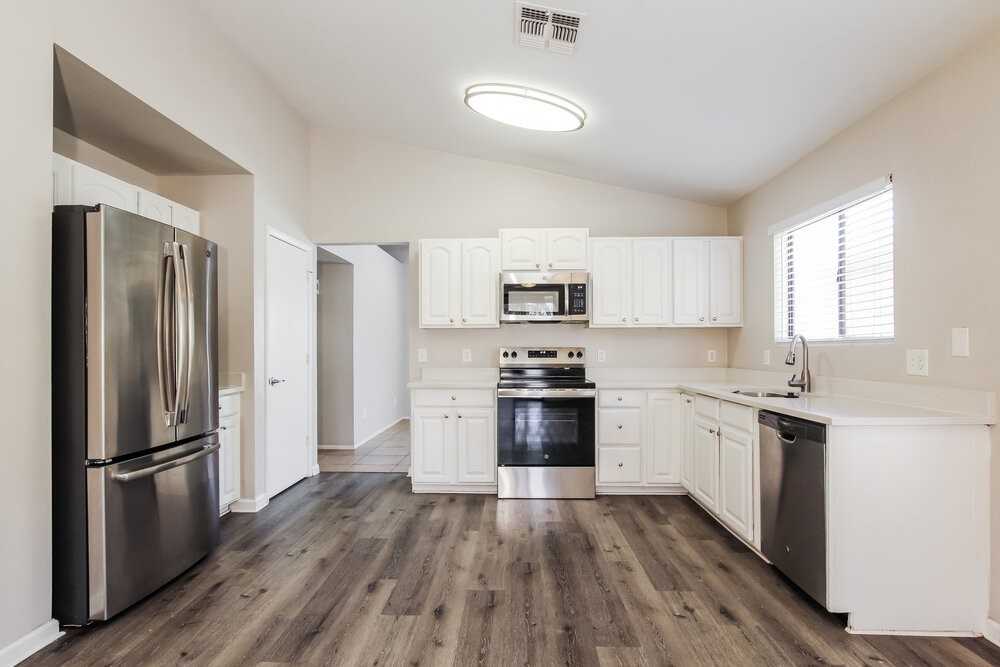 8614 W Mariposa Dr - Photo 7 of 16