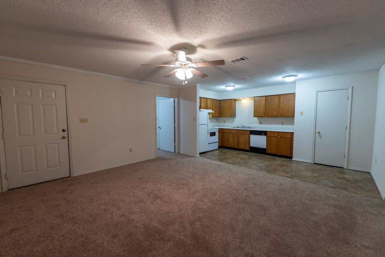 Marina Apartments - Photo 4 of 8