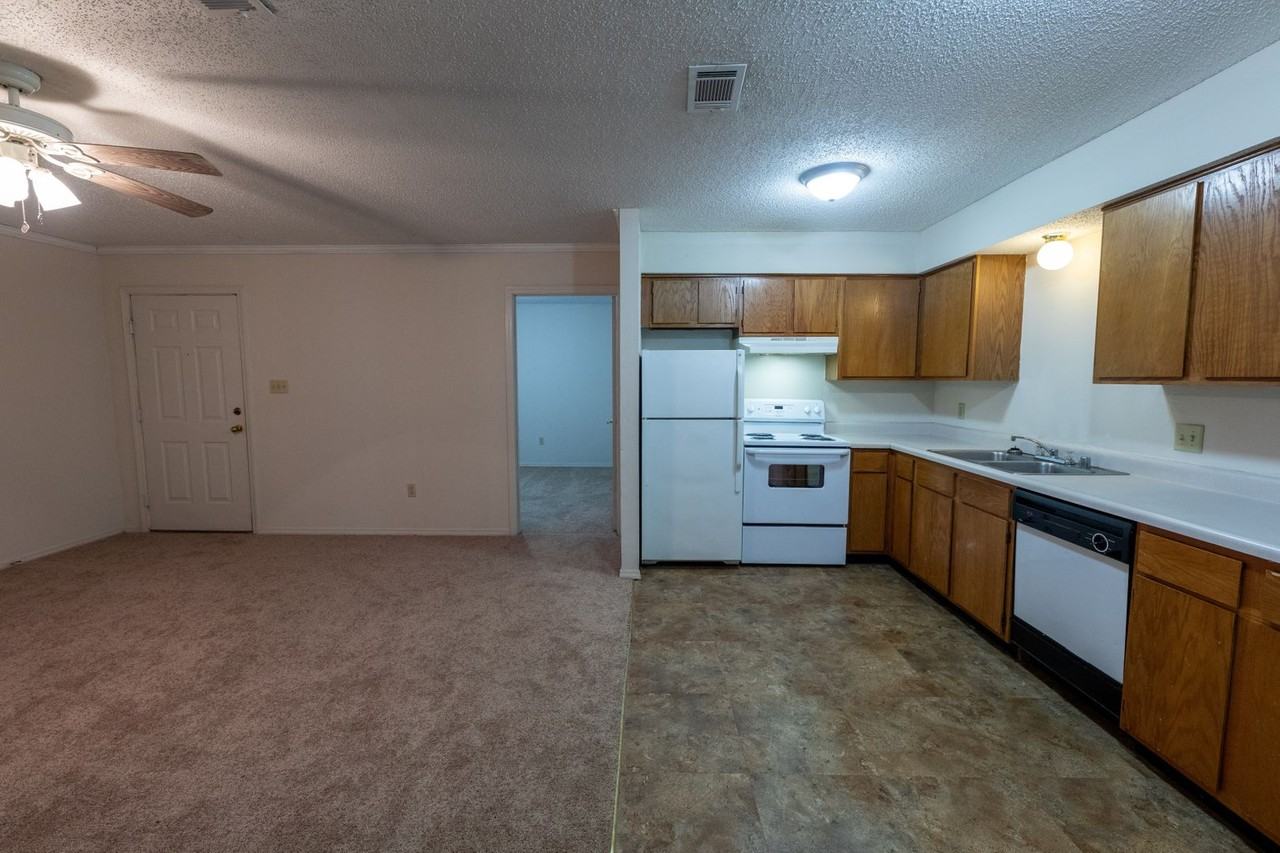 Marina Apartments - Photo 5 of 8