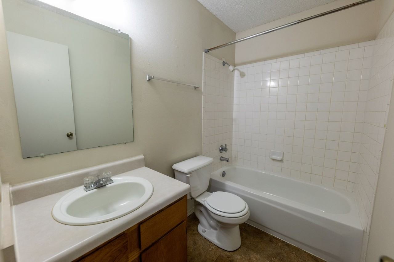 Marina Apartments - Photo 6 of 8