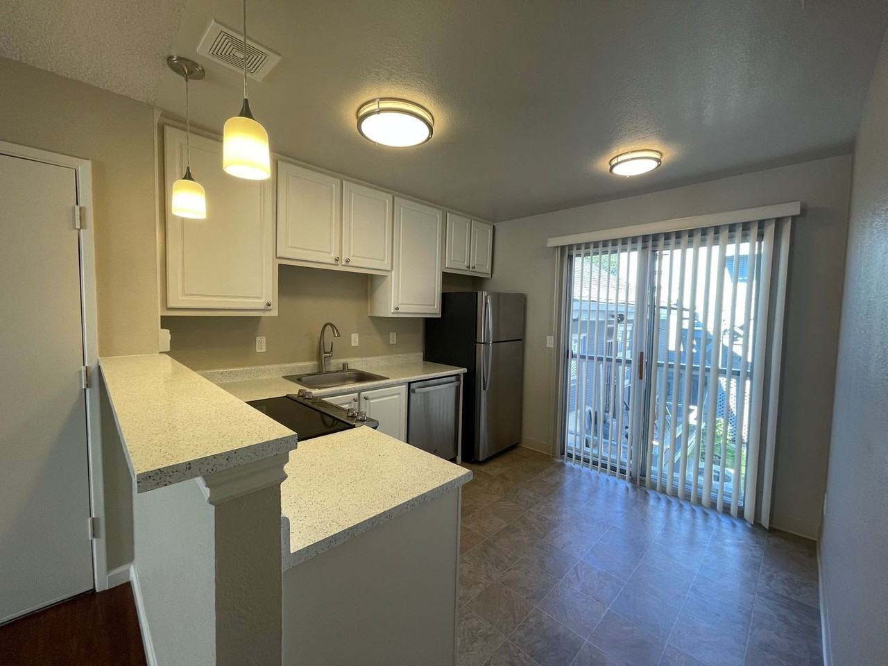 4 2113, O Street - 4 - Photo 2 of 11