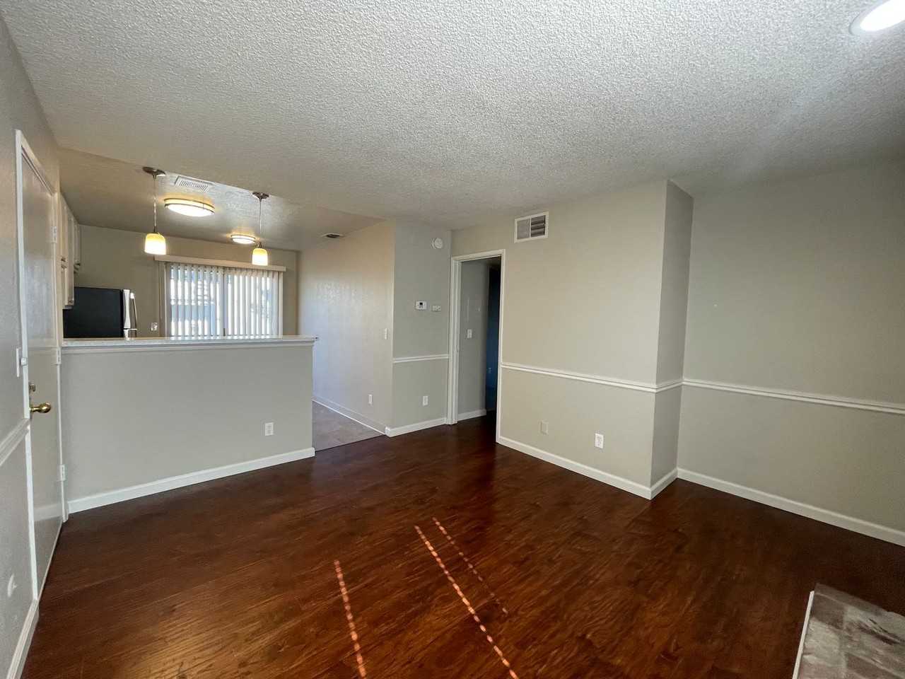 4 2113, O Street - 4 - Photo 3 of 11