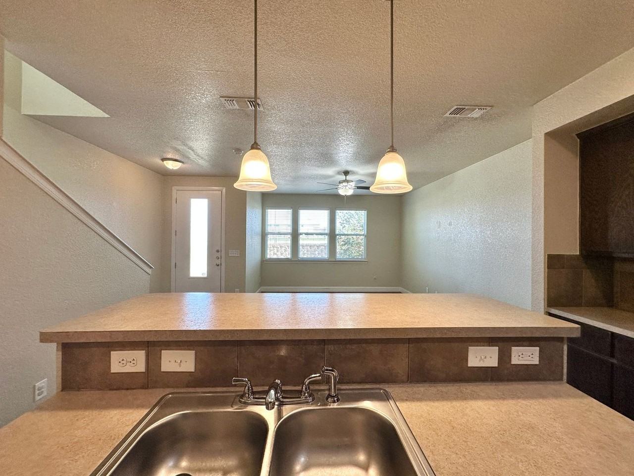 2328 Verna Lee Blvd - Photo 7 of 29