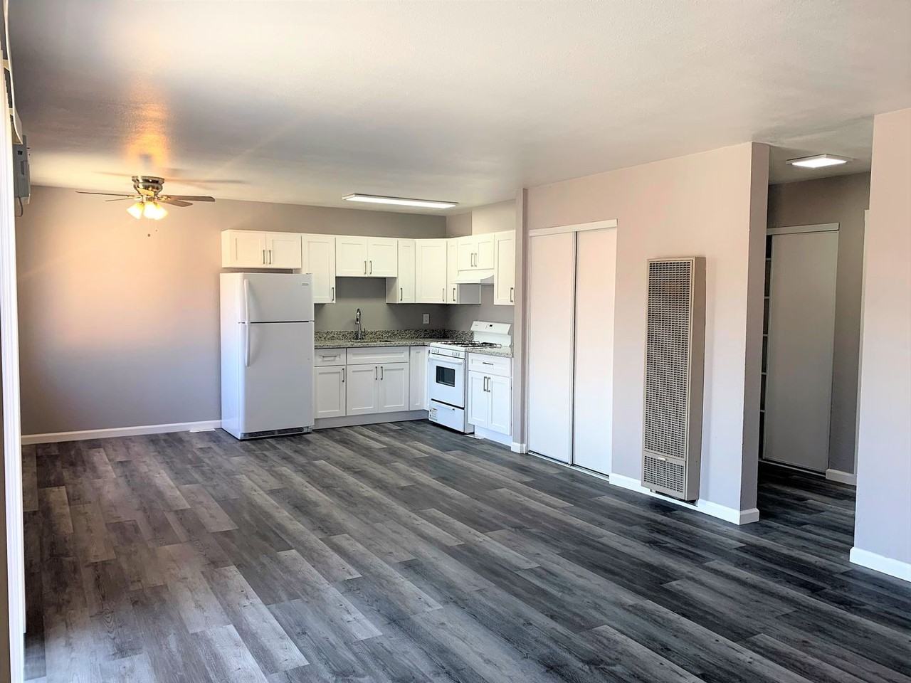 552 Enos Way - Photo 2 of 7